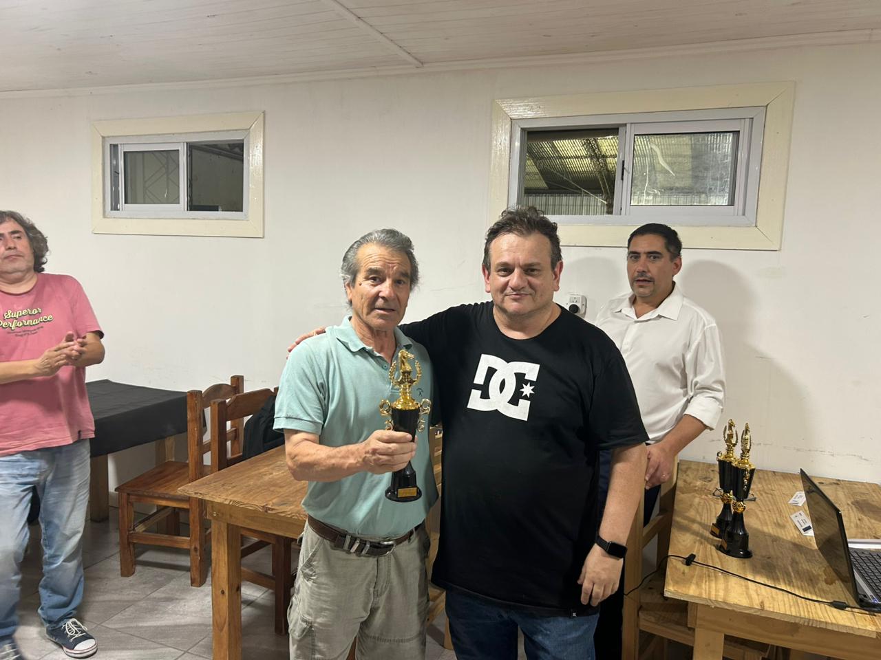 Tercer puesto y clasificación para otro representante local, Carlos Legizamón (entregó Ángel Aberbach)