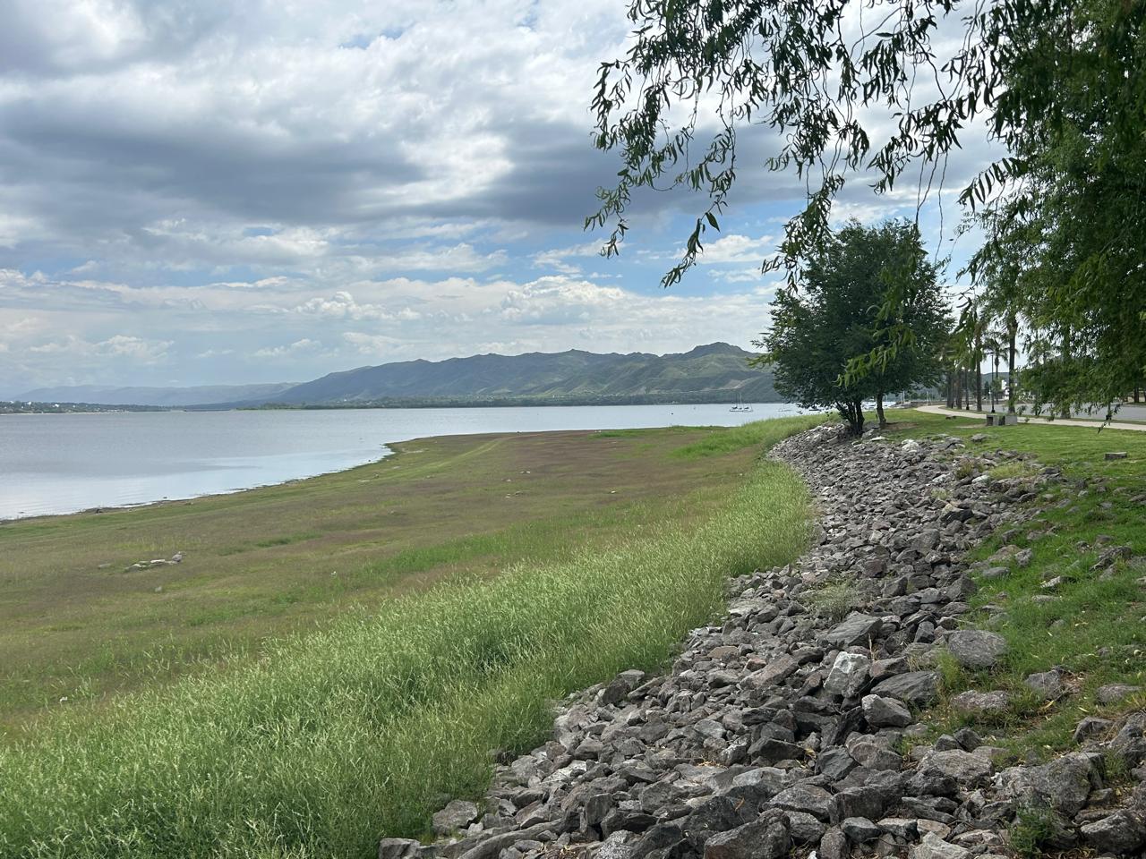 Otra imagen a la vera del embalse