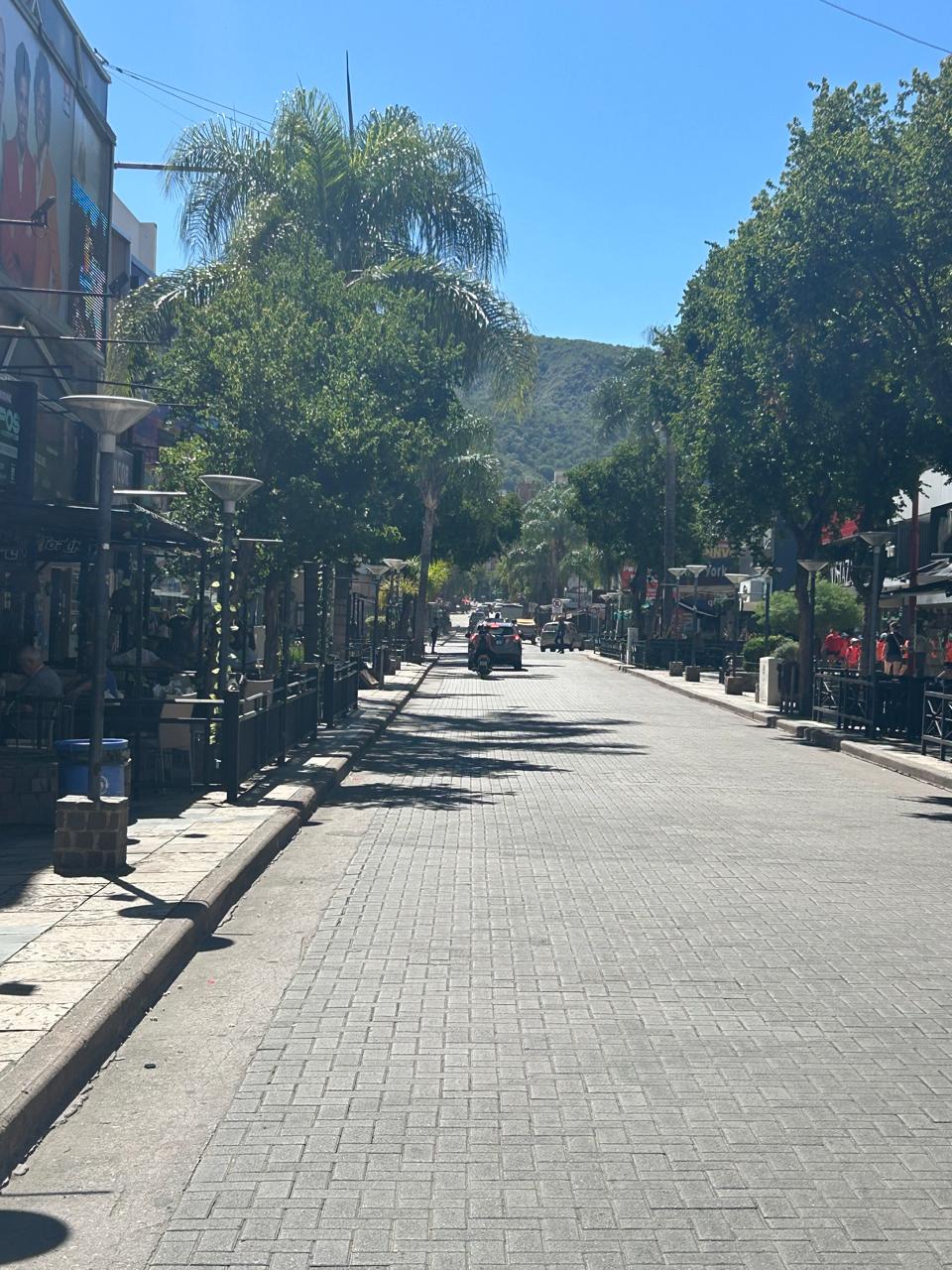 La desierta calle principal, 9 de Julio