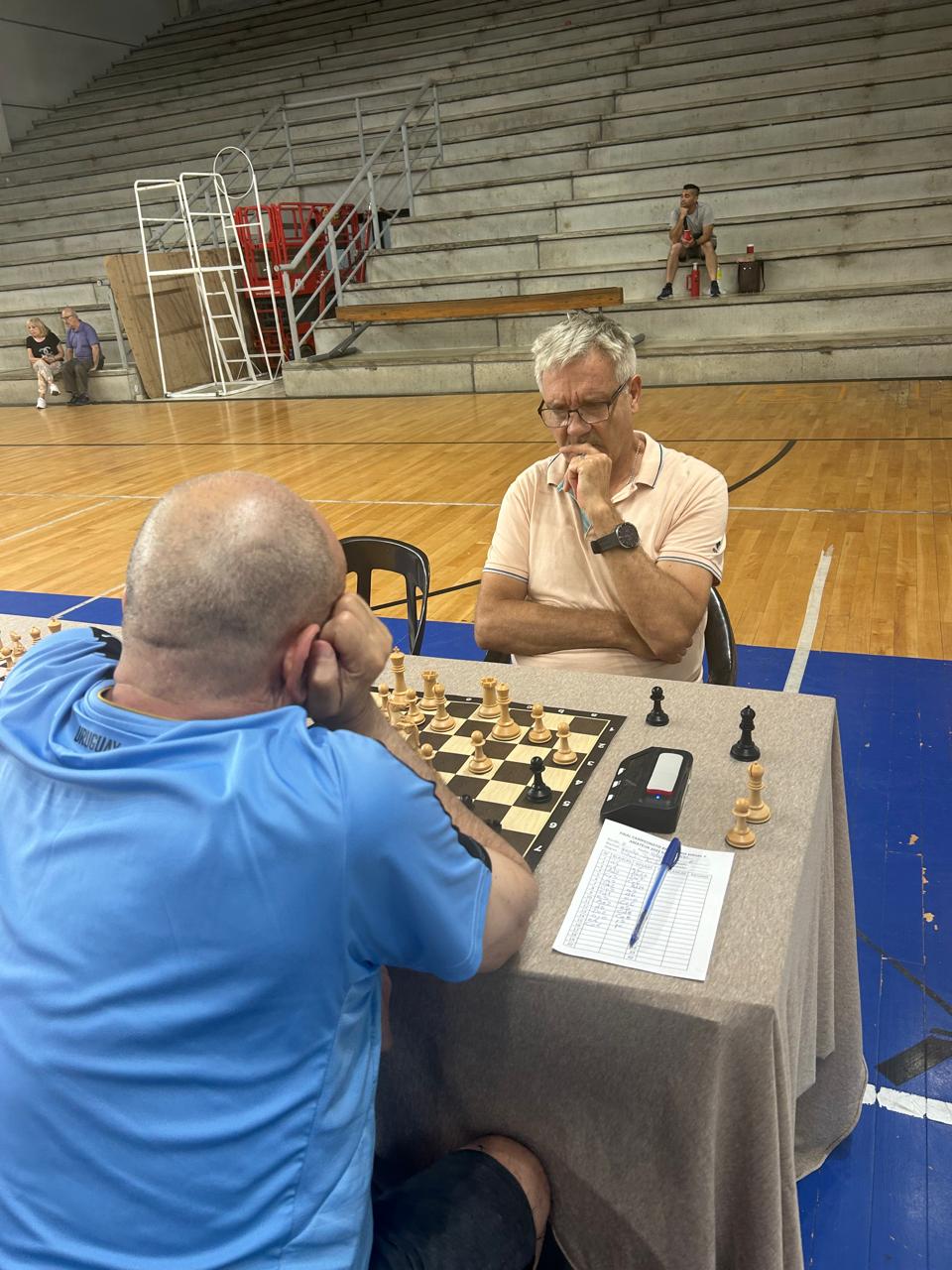 Daniel tomándoselo muy en serio