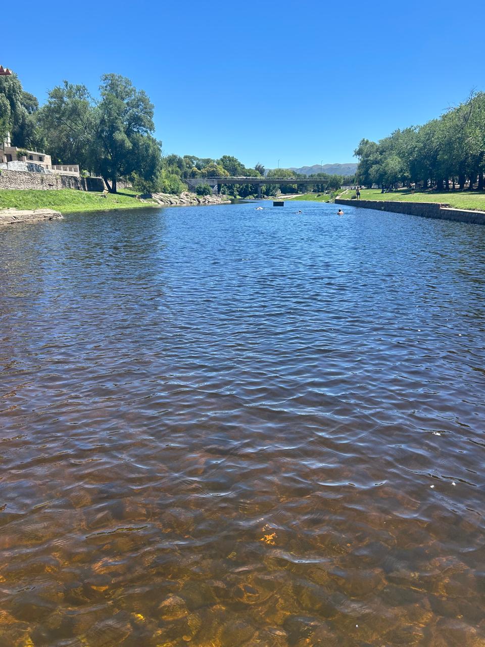 Día caluroso, ideal para un chapuzón en el río