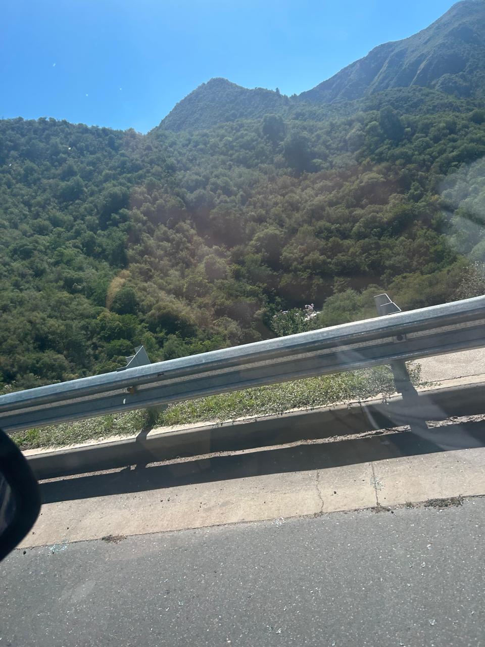 Clásica imagen de las sierras cordobesas a un costado de la ruta