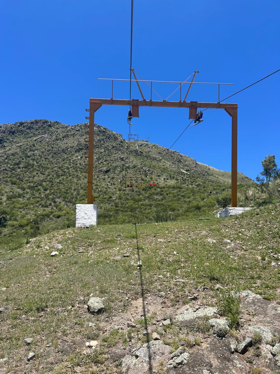 Nos animamos a subir en una endeble telesilla