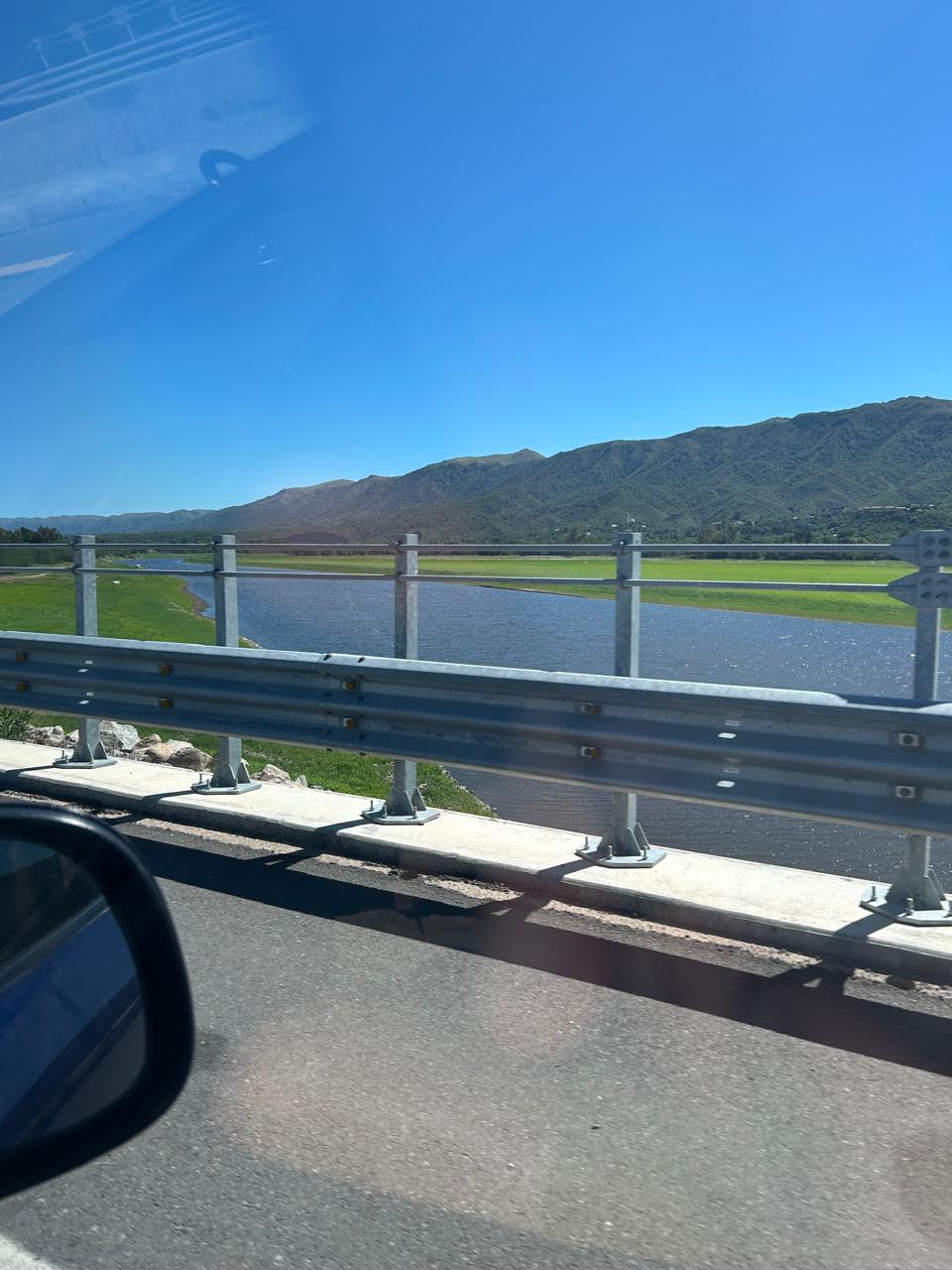 Otra bella toma camino a Cosquín bordeando el río homónimo