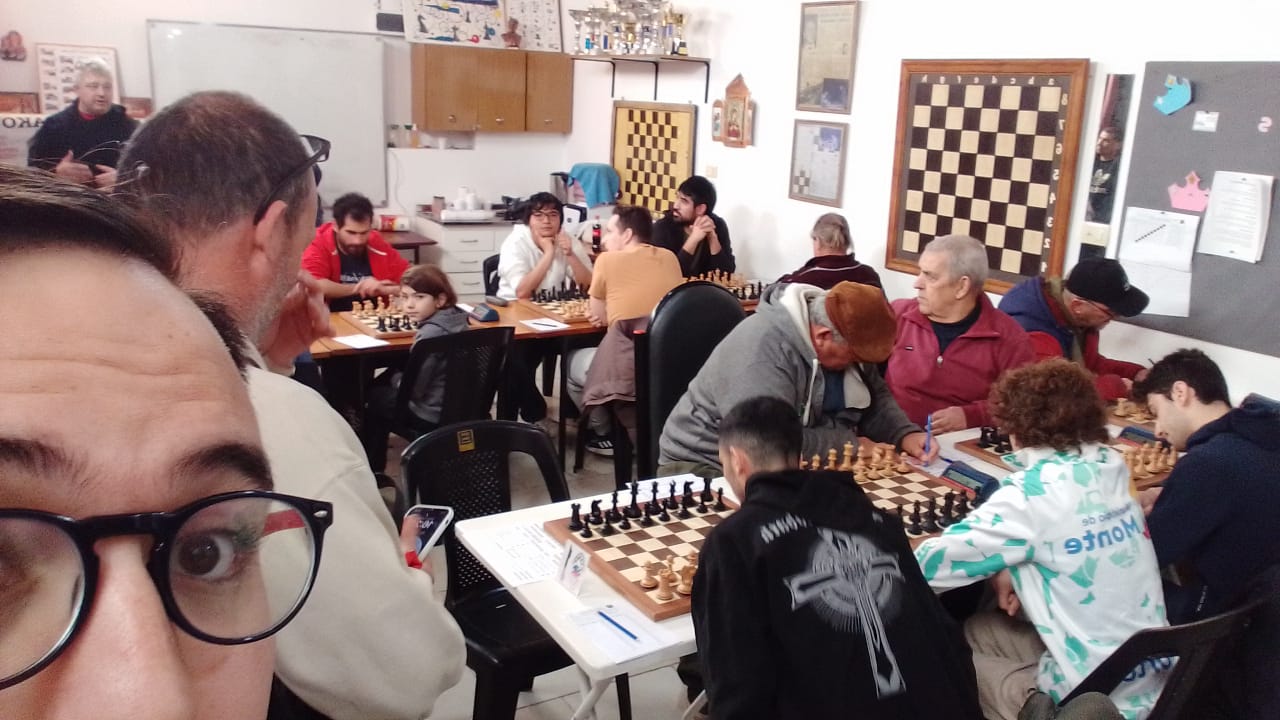 Ronda 1 en el Club de Ajedrez de Bernal
