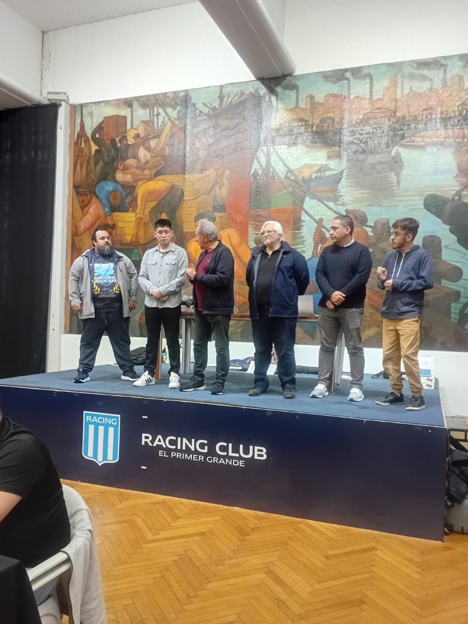 El representante de Cultura Racing, AI Juan Durán, Mario Petrucci, Alejandro Sass, Alejandro Méndez y Santiago Curia