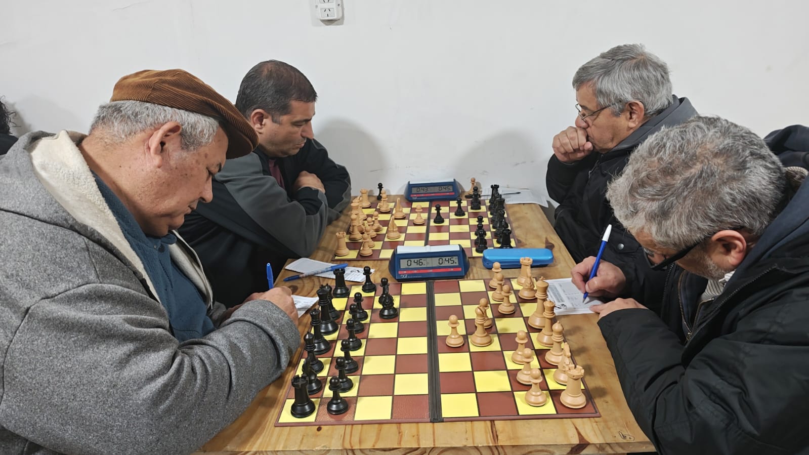 Biblioteca 1ro de Mayo vs. Claypole Negro, mesas 1-2