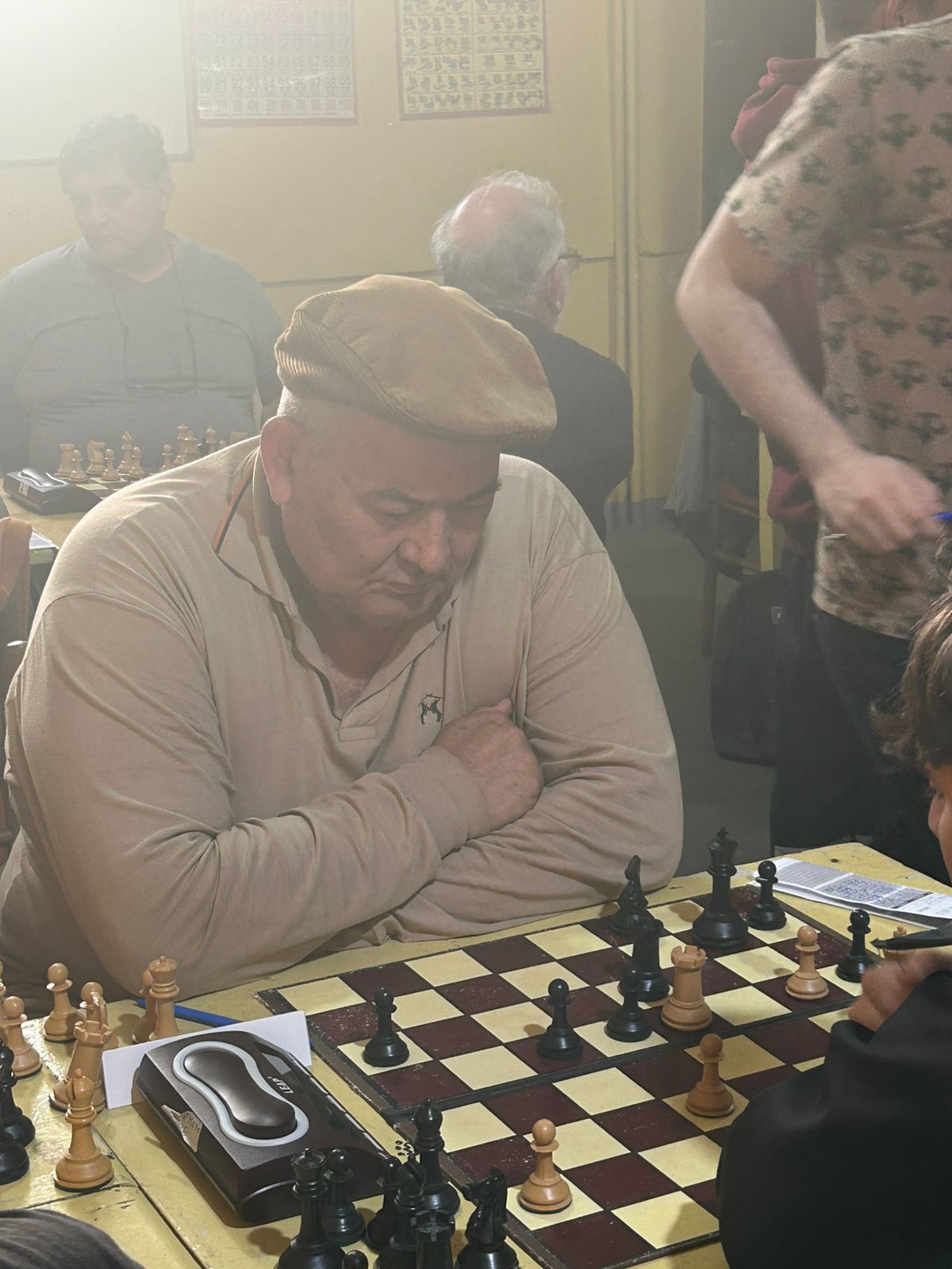 Carlos Saya (Biblioteca, mesa 3)