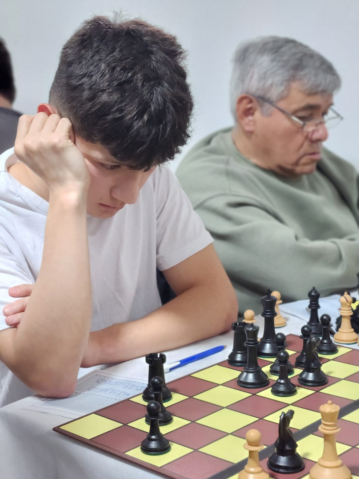 Maximiliano Lazarte (Claypole B, mesa 3)