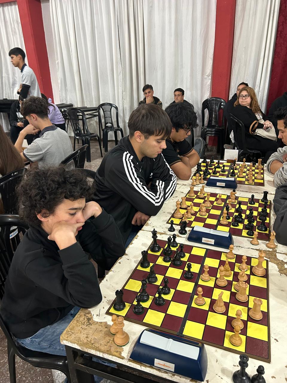 Equipo "Los Pibes de Bernal": Lucas Colantoni, Mateo Yost y Luis Verdún 