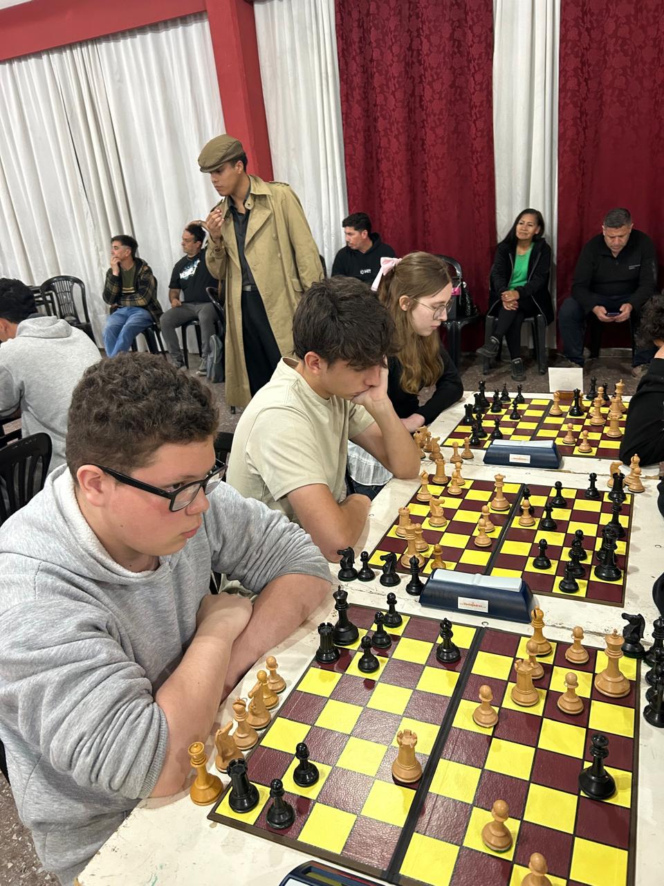 Equipo "Adrogué Jaque Club A": Juan Pablo Barrionuevo, Nicolás Rebollo y Belén Sabich