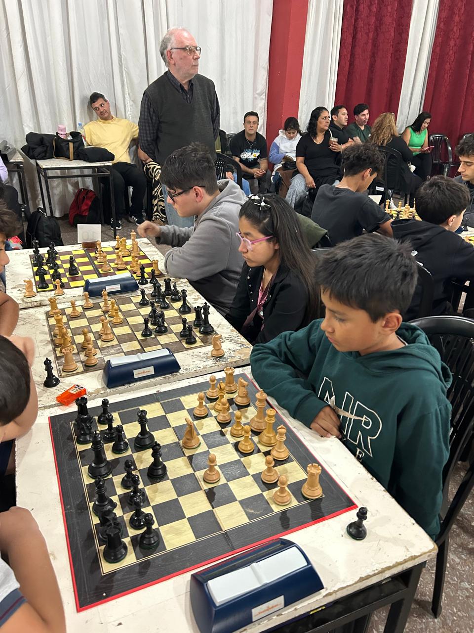 Equipo "Claypole A": Bautista Silva, Eva López y Tiziano Franco