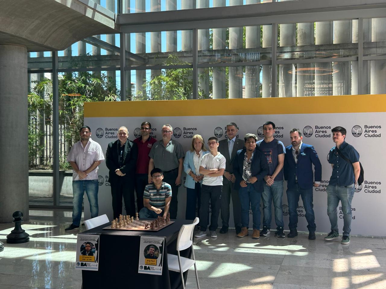 Todos los jugadores posando para la foto