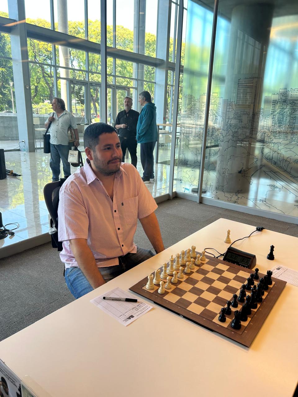 MF Carlos David Gómez, otro que se prestó para una charla amistosa