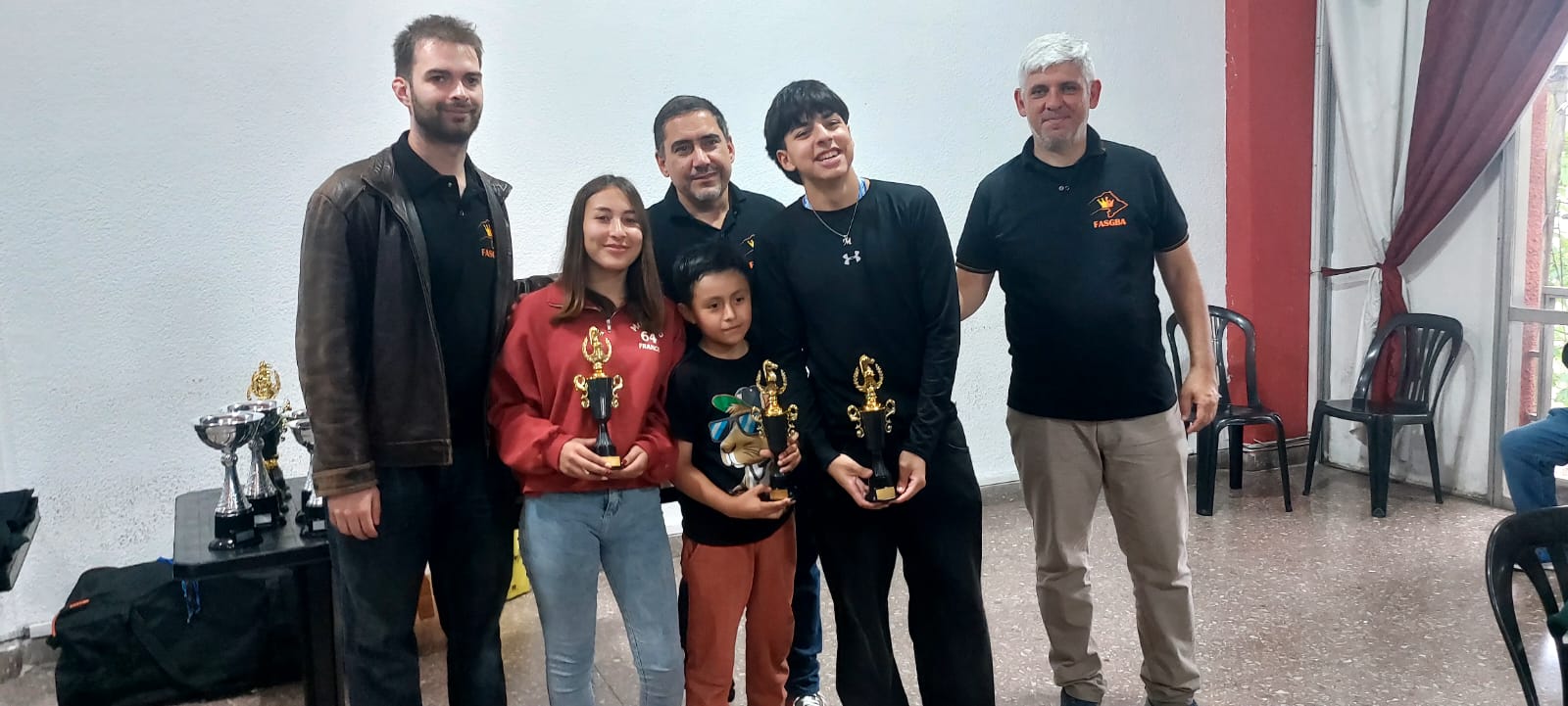 El tercer escalón del podio para los chicos de "Ezeiza Sub-20": Anabel Pereyra, Víctor Paucar y Vicente Leguiza