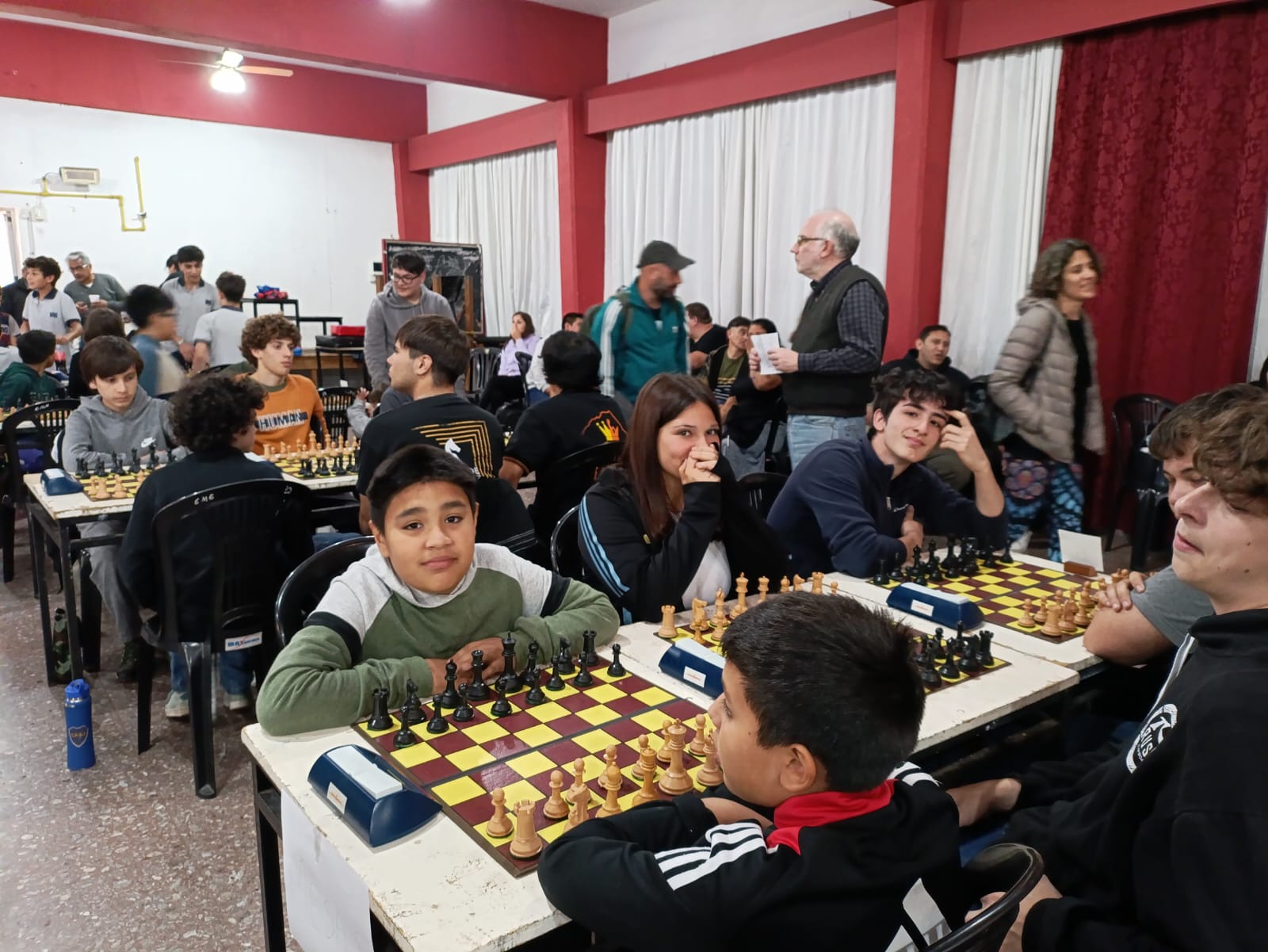 Una tarde a puro ajedrez y compañerismo en Monte Grande