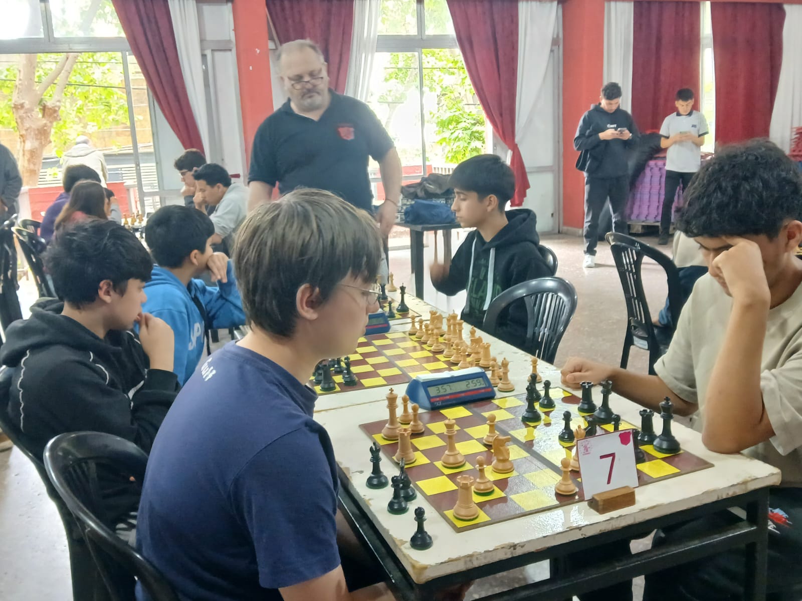 Otro match bajo la atenta mirada del árbitro Alejandro Quarta (CAMG)