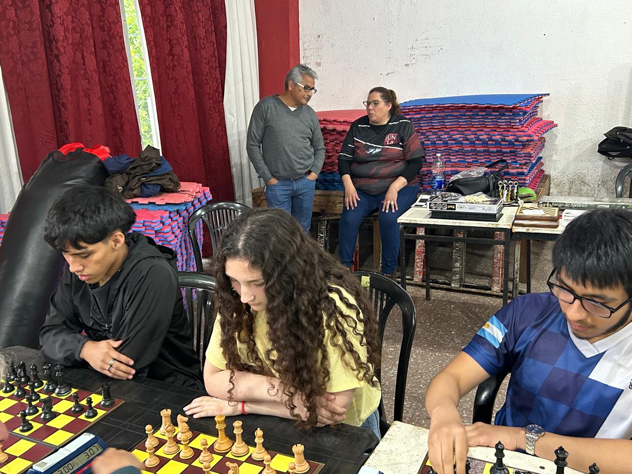 Equipo "CAQ Oreo": Amaro Aredez, WCM Micaela Montiel y Oliverio Taa Bakovich