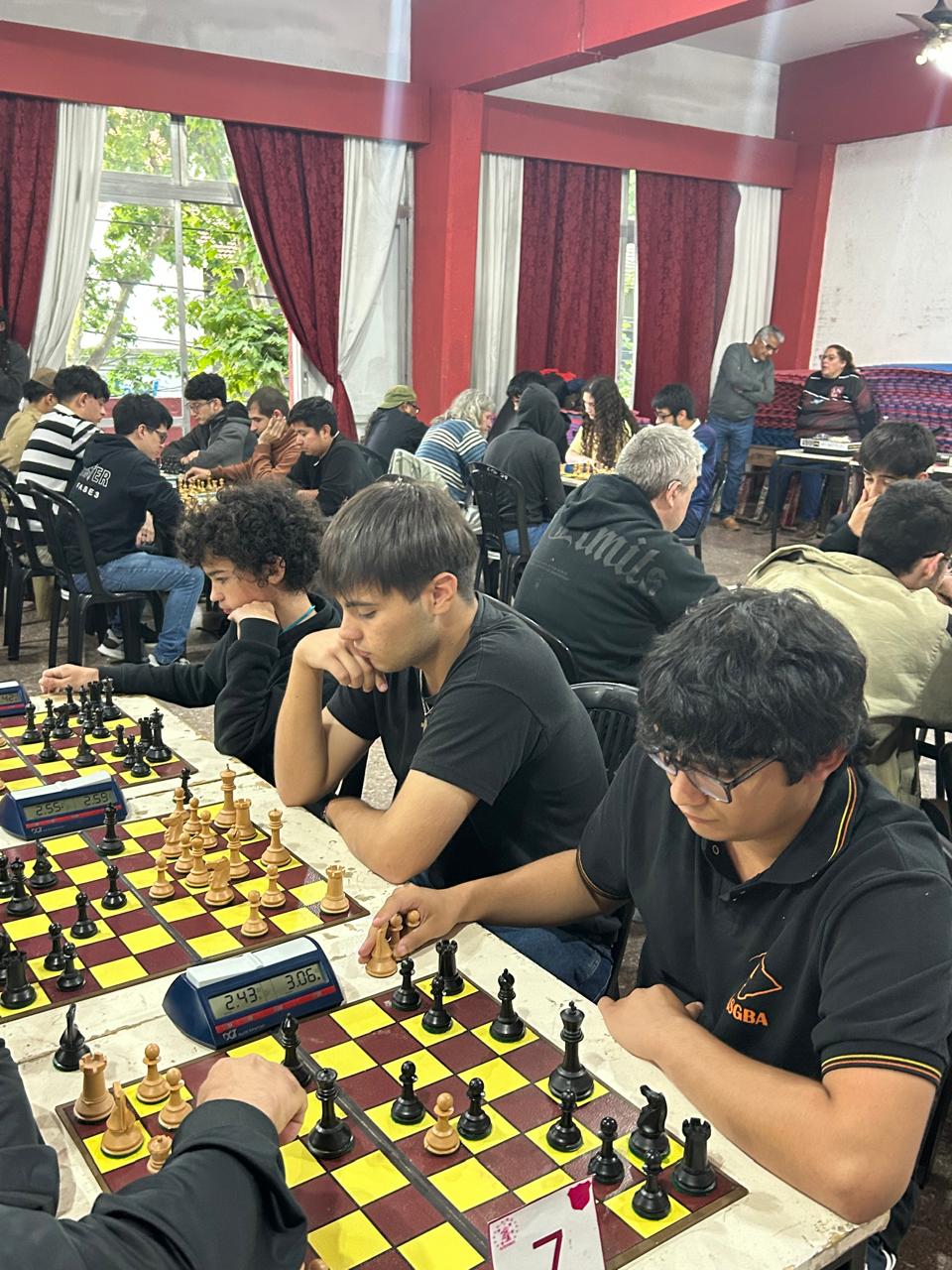 Equipo "Bernal Salvaje": Lucas Colantoni, Mateo Yost y Luis Verdún. Los pibes de Bernal se animaron también con los grandes.