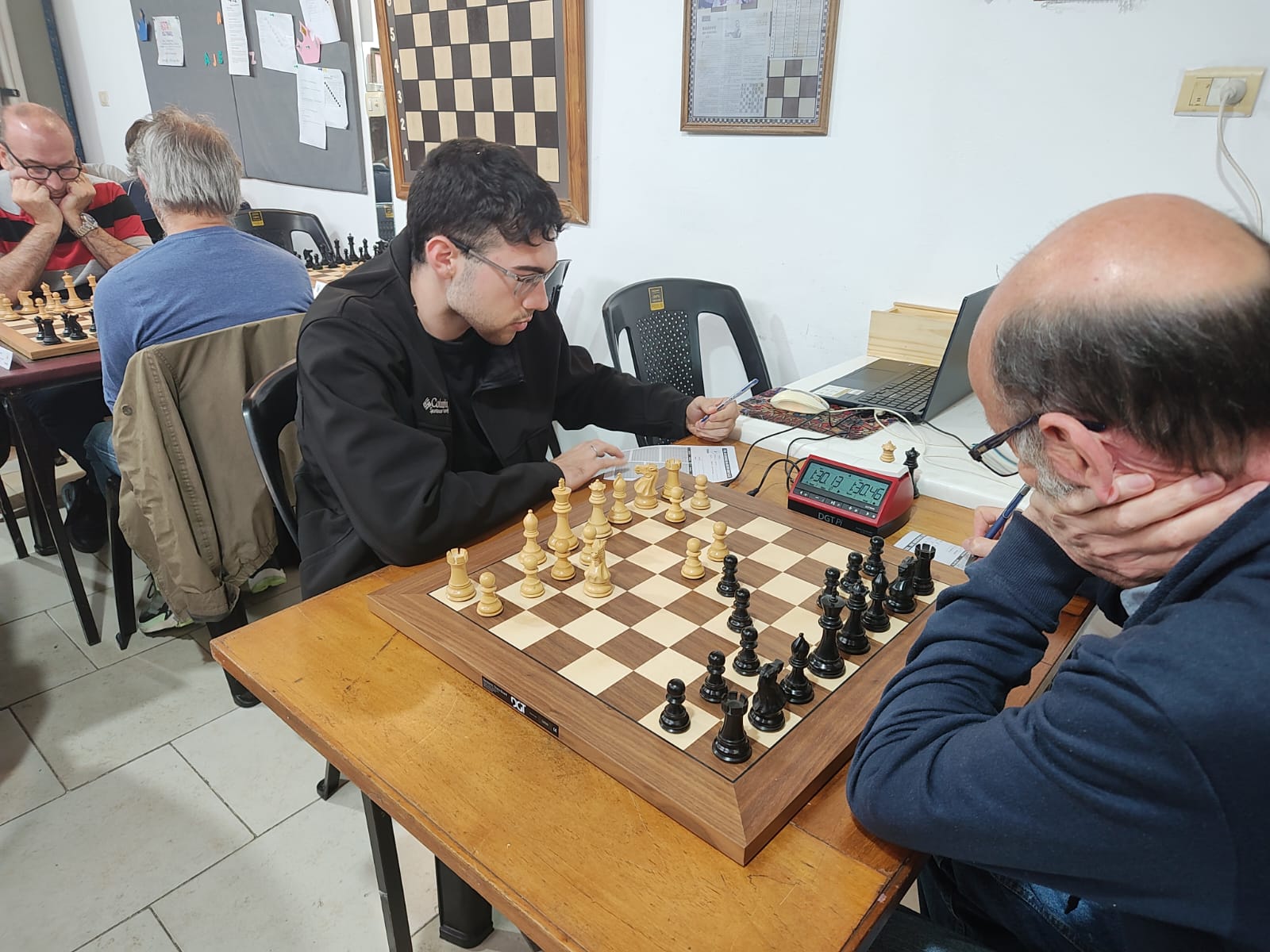 Mesa 4 en Bernal vs. Monte Grande: Salvador Giaquinta vs. Osvaldo Nadjarian, jugando además en vivo para la retransmisión