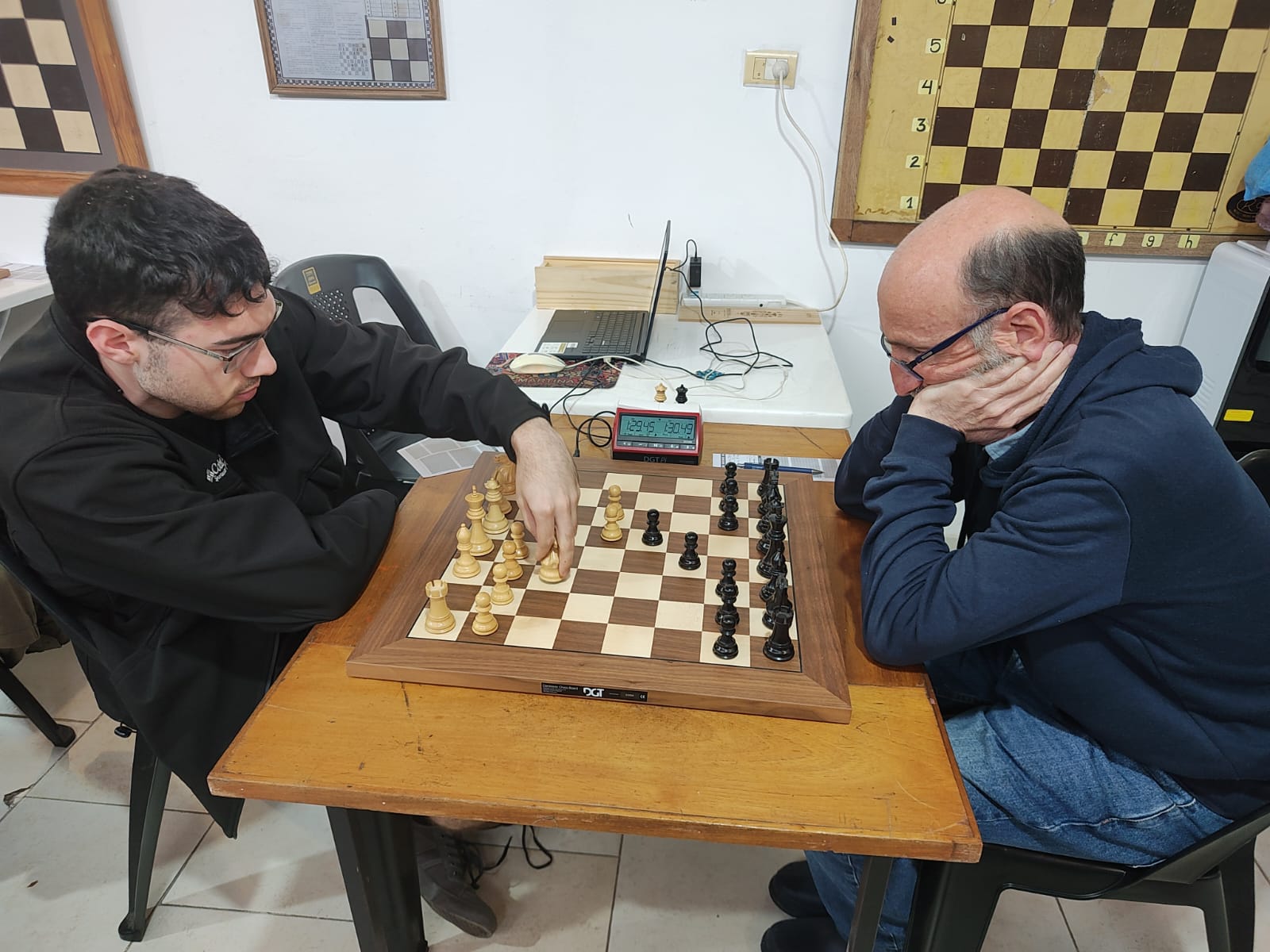 Otra imagen de Salvador y Osvaldo en el tablero DGT