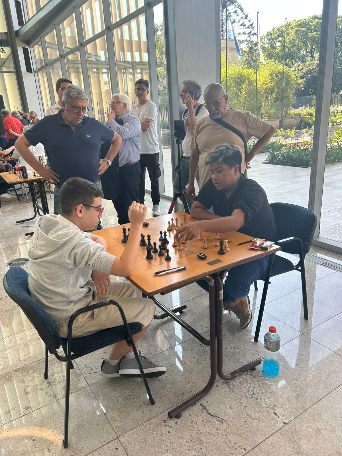 El post-mortem entre los MI Faustino Oro y Pablo Acosta, fueron unas luchadas tablas y ambos culminaron con 6.5 puntos