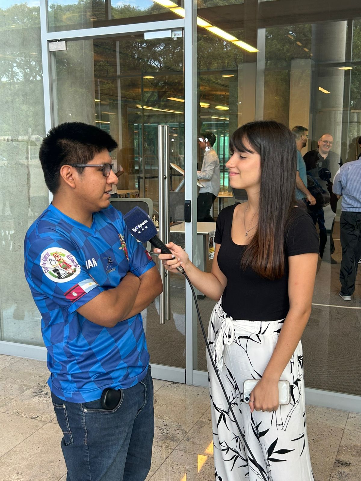 Muy buen torneo para el MI salteño Julián Villca, vencedor de Faustino y aquí dando una nota para TyC Sports