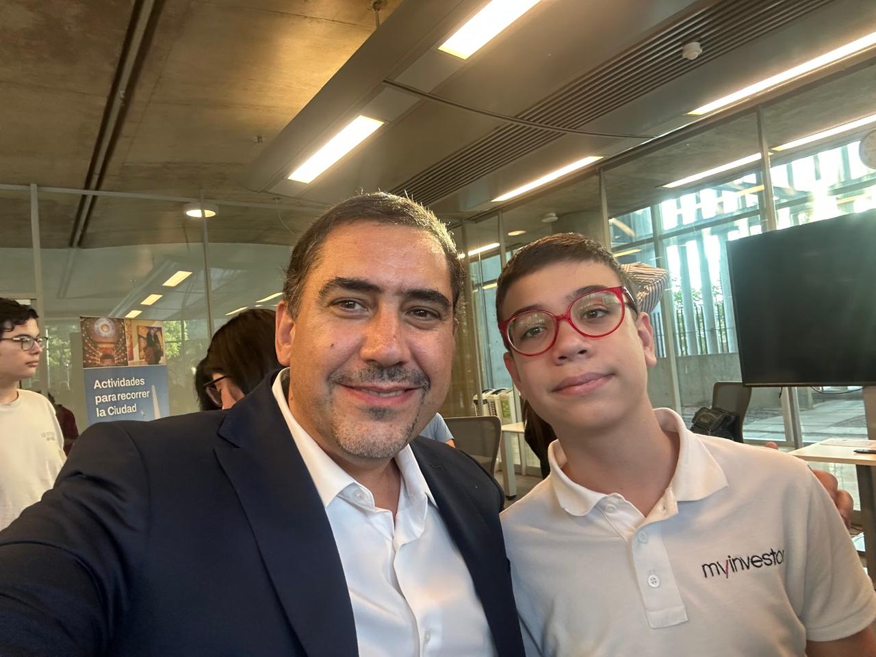 Con el joven maravilla MI Faustino Oro