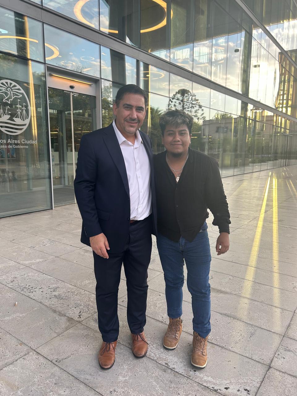 A la salida de una larga jornada con el MI Pablo Acosta